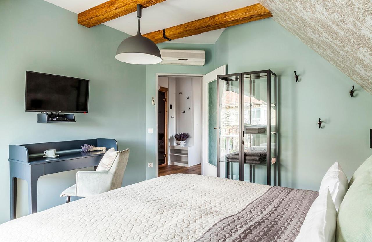 Harmonia Apartman Erkellyel Es Szaunaval Balatonfured Exterior photo